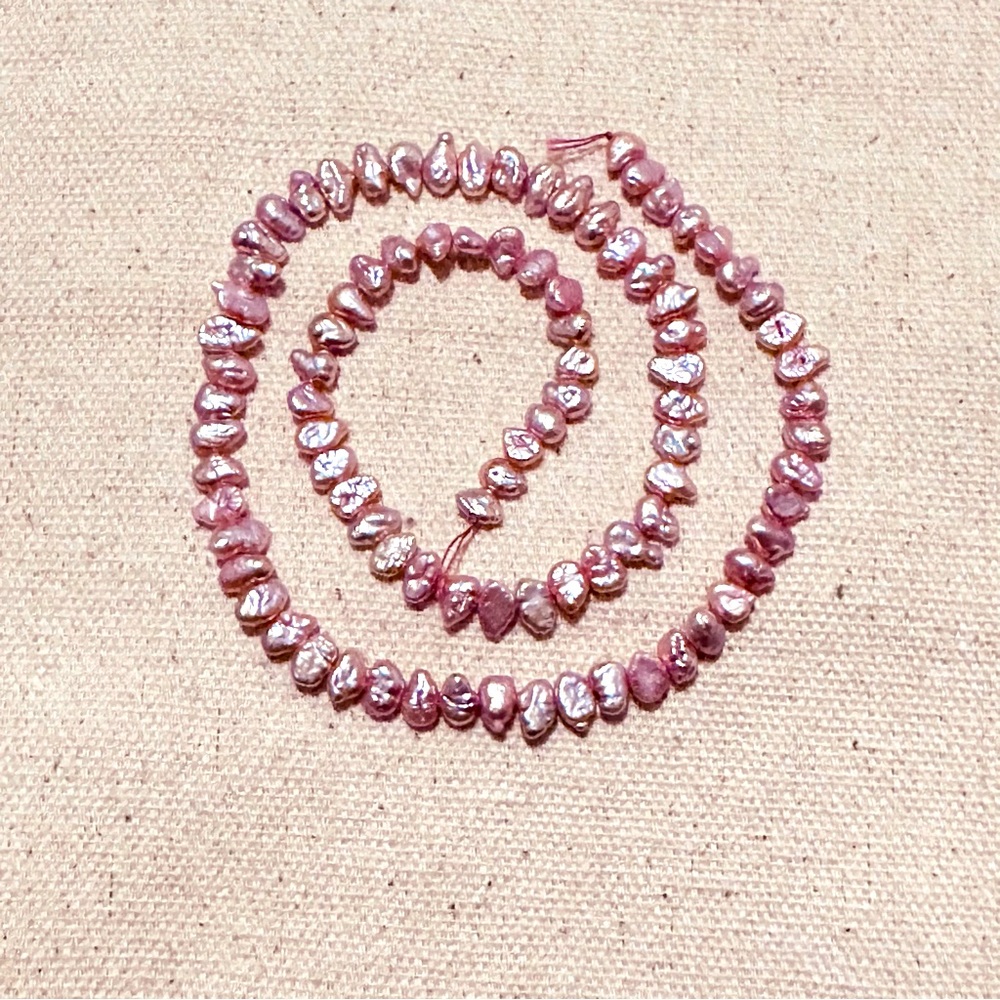 Vintage | Pearl Strand | Freshwater Dyed Pearls - Picture 3 of 5
